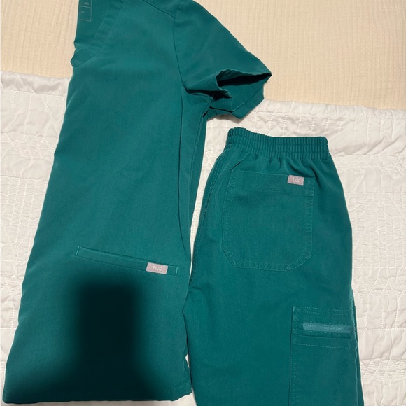 Figs Women's Hunter Green Scrub Set - Picture 1 of 5